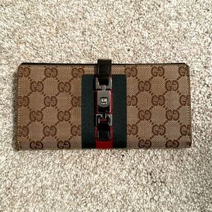 Beautiful Vintage Gucci Jackie continental canvas with silver closure.